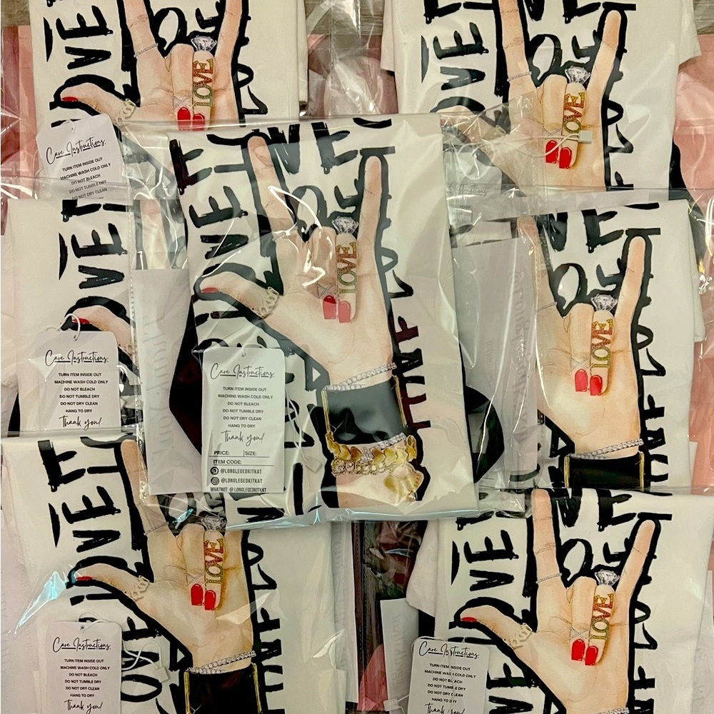 NWT-Black & White Peace & Love Tote - Picture 2 of 2